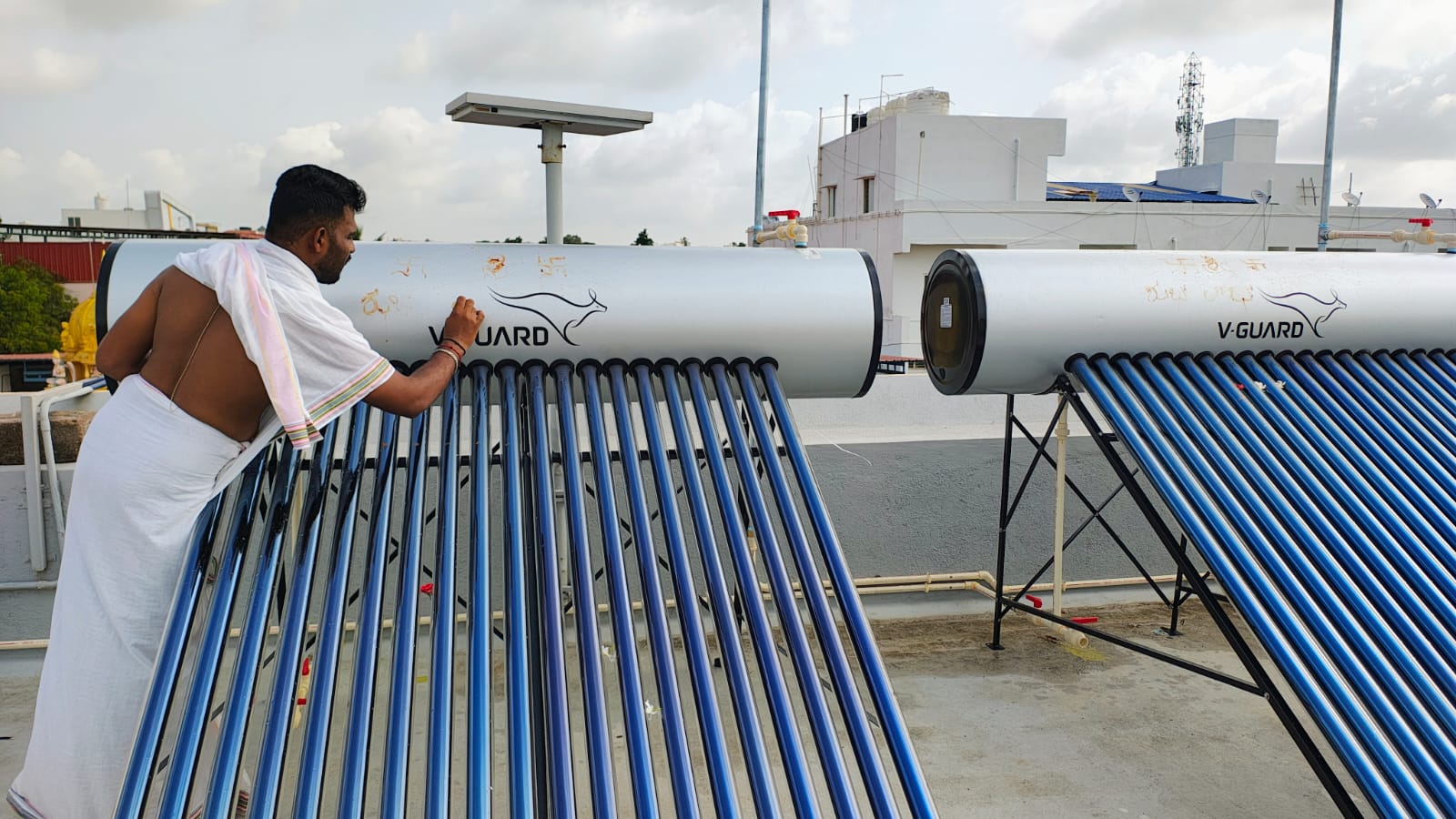 Solar Water Heater System Fixed on Roof Top