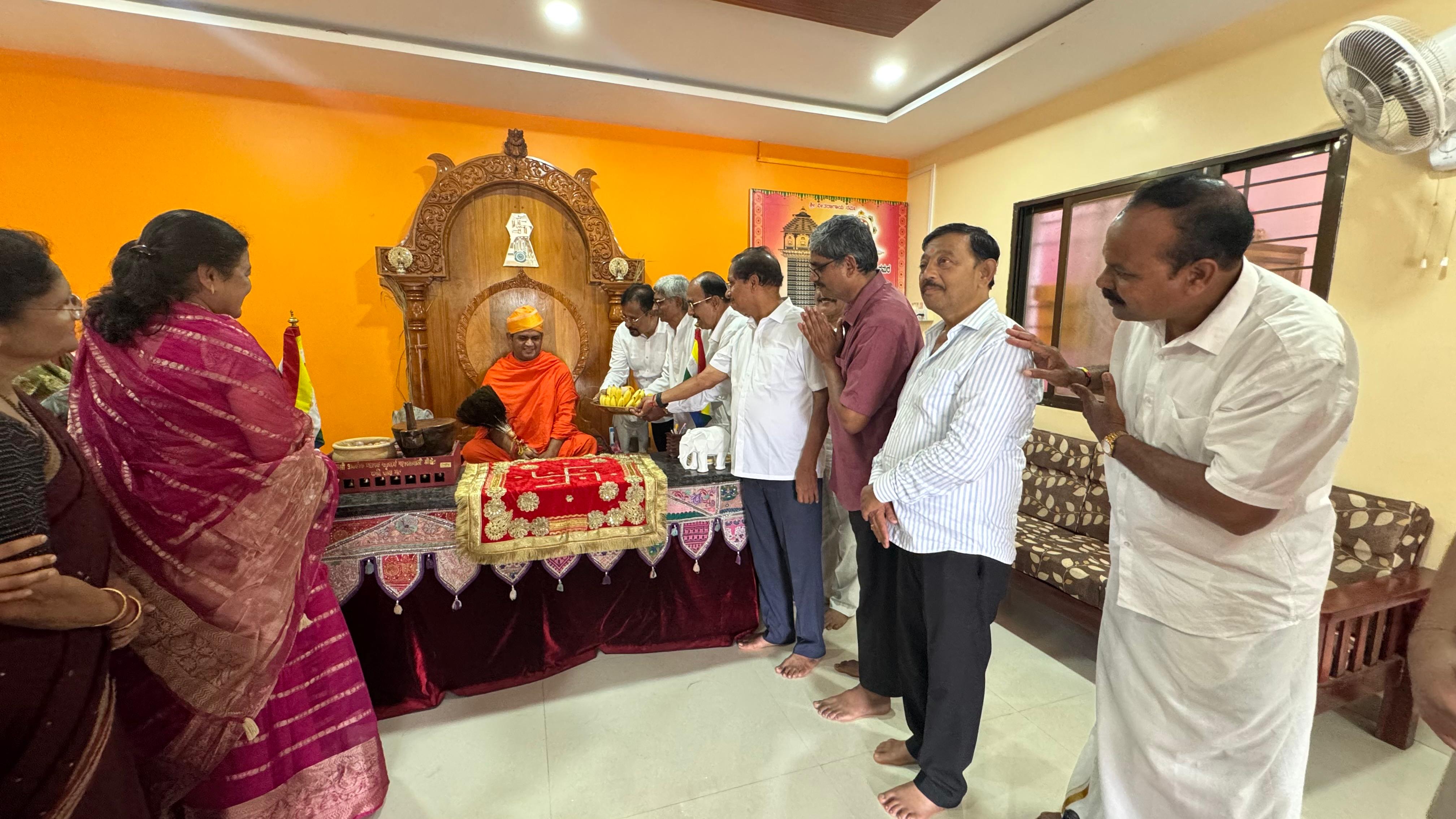 ಶ್ರೀ ಕ್ಷೇತ್ರ ಸೊಂದಾ ಮಠದ ಪರಮ ಪೂಜ್ಯ ಅಕಲಂಕ ಜಗದ್ಗುರು ಭಟ್ಟಾರಕ